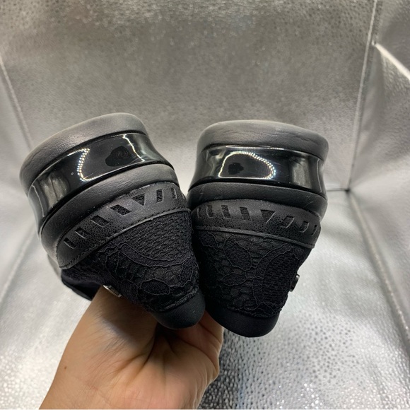 Bzees Slip-On Loafers with Forefoot Strap Detail - Nugget 7M black slip on F5 - Picture 9 of 9